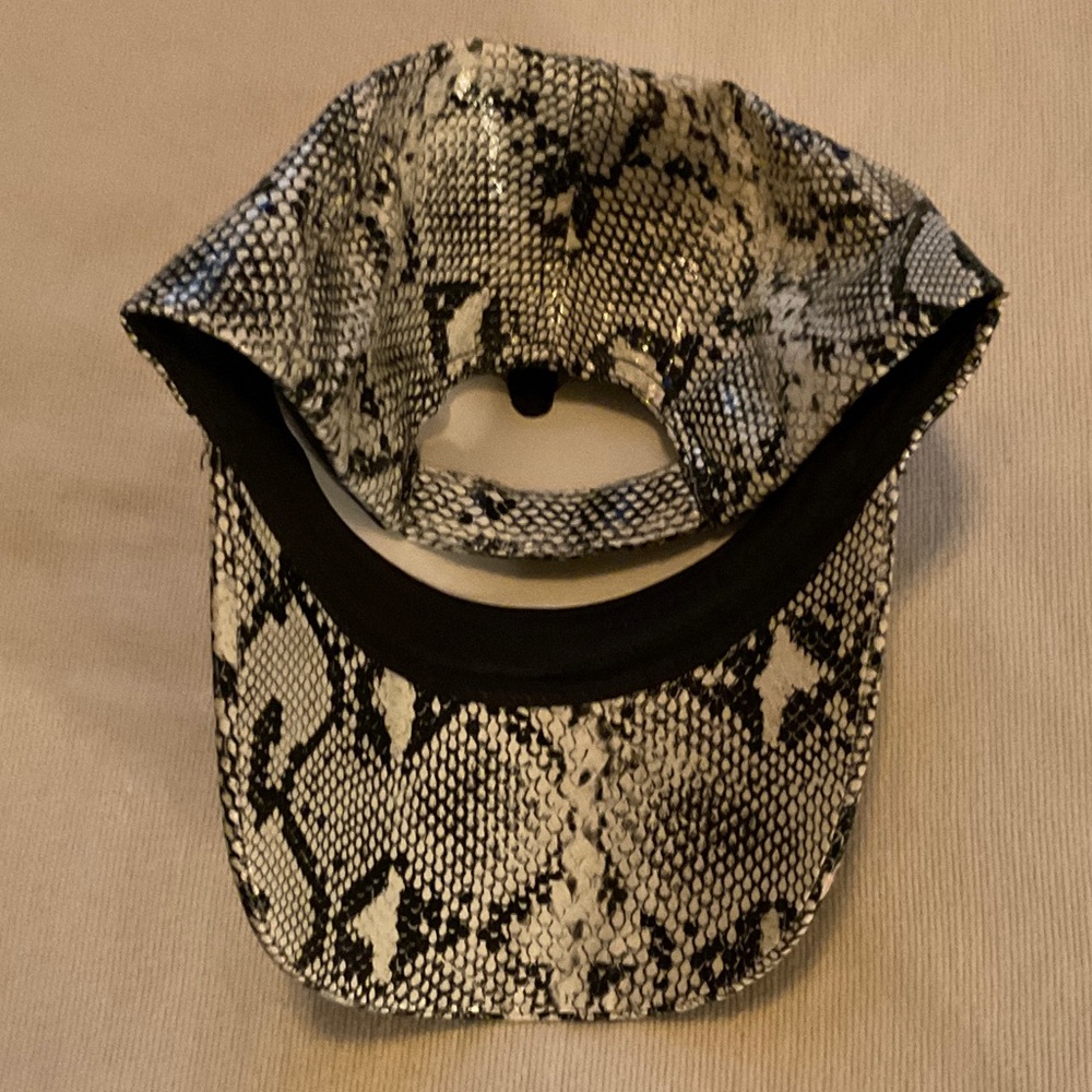 Reptile Patterned Cap - Picture 3 of 3
